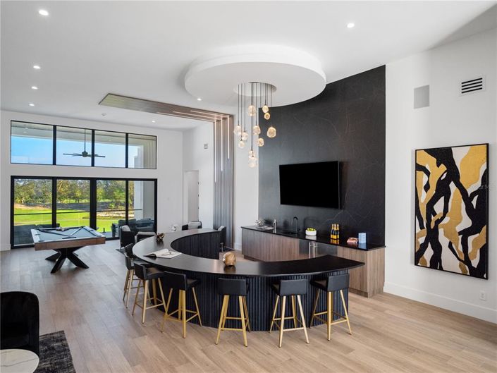 Image No.31-11 Bed Property for sale