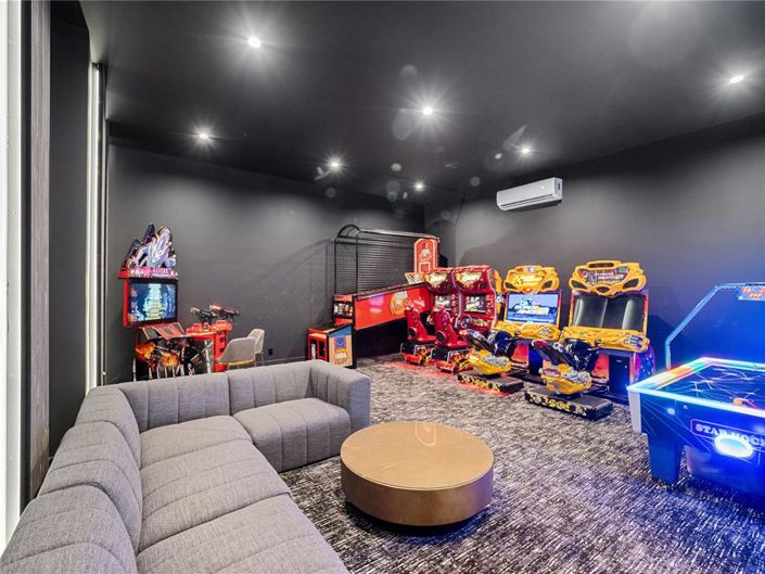 Image No.36-11 Bed Property for sale