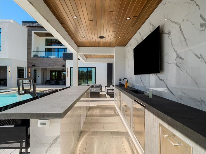 Image No.49-11 Bed Property for sale