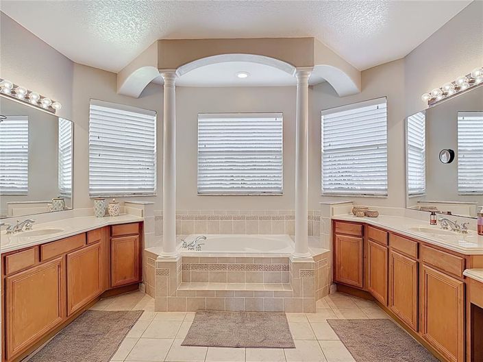 Image No.40-4 Bed Property for sale