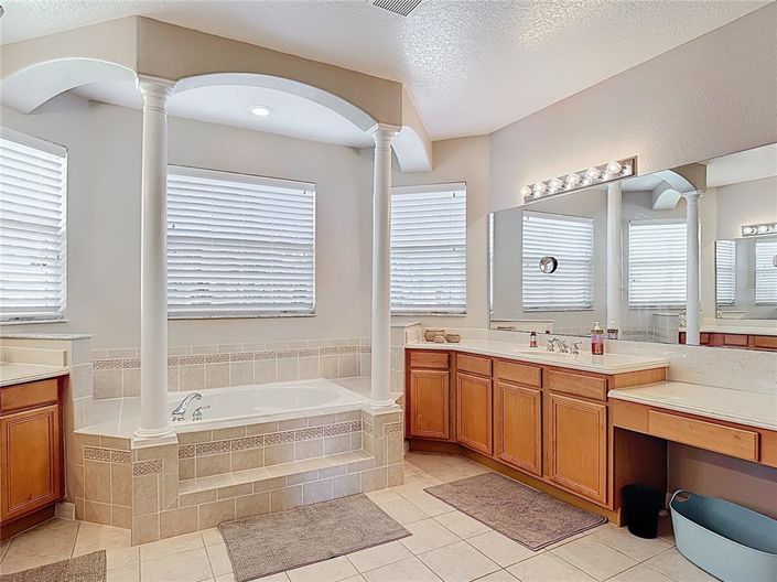 Image No.45-4 Bed Property for sale