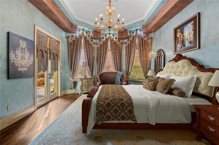 Image No.18-5 Bed Property for sale