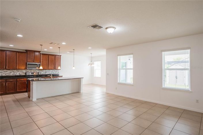 Image No.2-4 Bed Property for sale