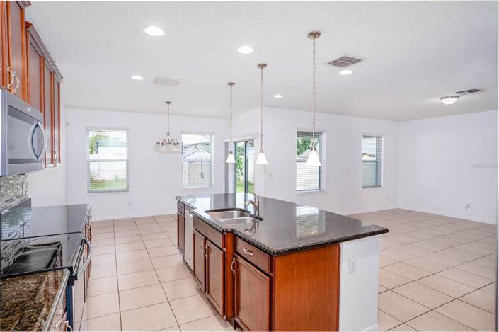 Image No.6-4 Bed Property for sale