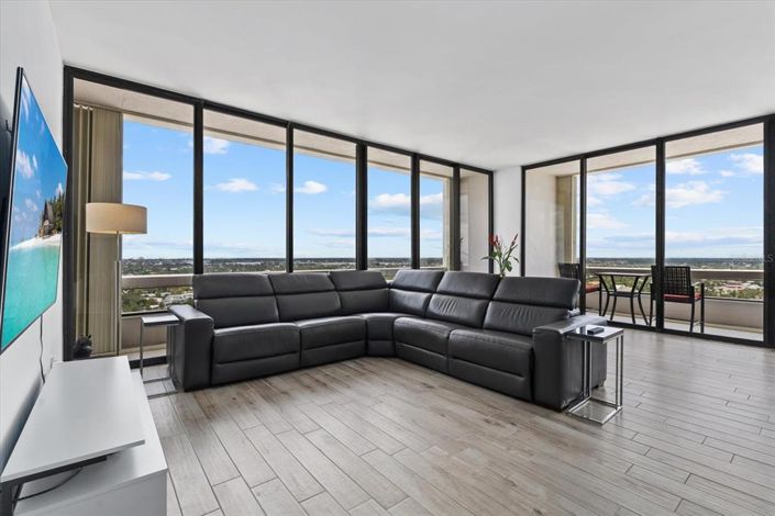 Image No.7-2 Bed Property for sale