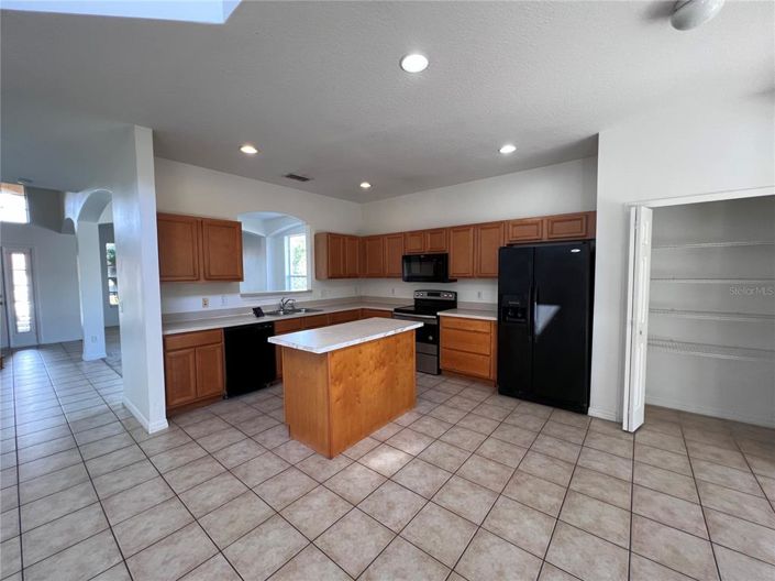 Image No.3-6 Bed Property for sale