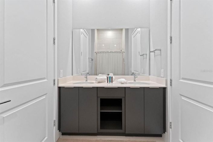 Image No.20-5 Bed Property for sale