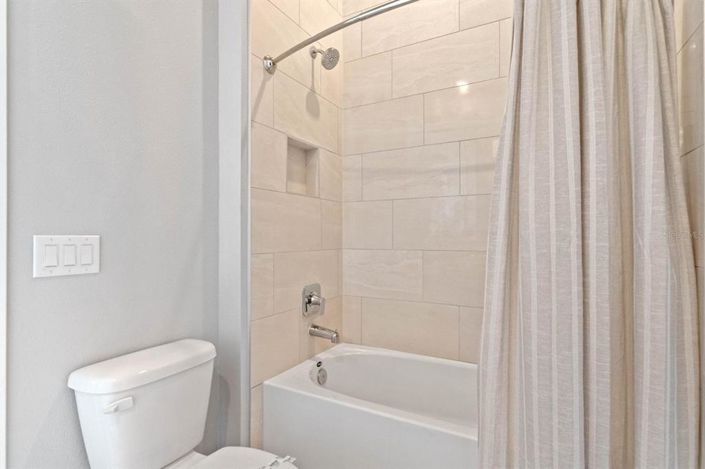 Image No.8-5 Bed Property for sale