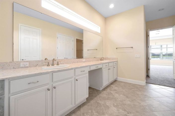 Image No.26-5 Bed Property for sale