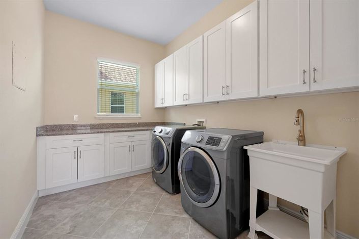 Image No.40-5 Bed Property for sale