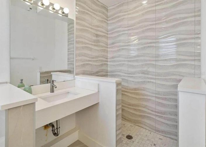 Image No.10-4 Bed Property for sale