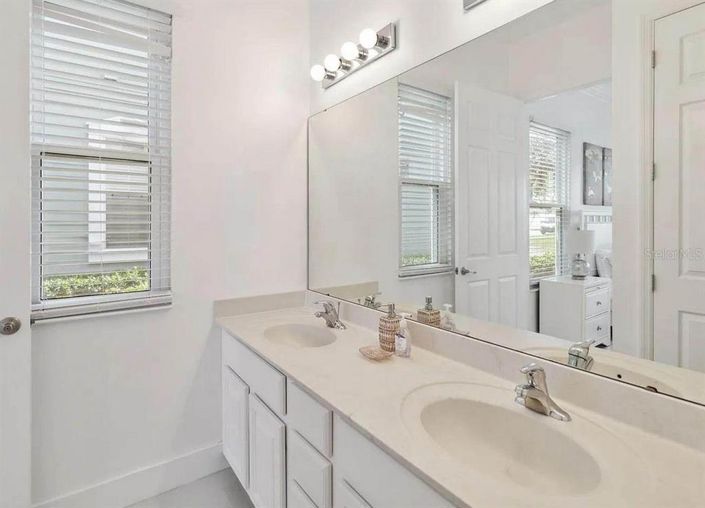 Image No.12-4 Bed Property for sale