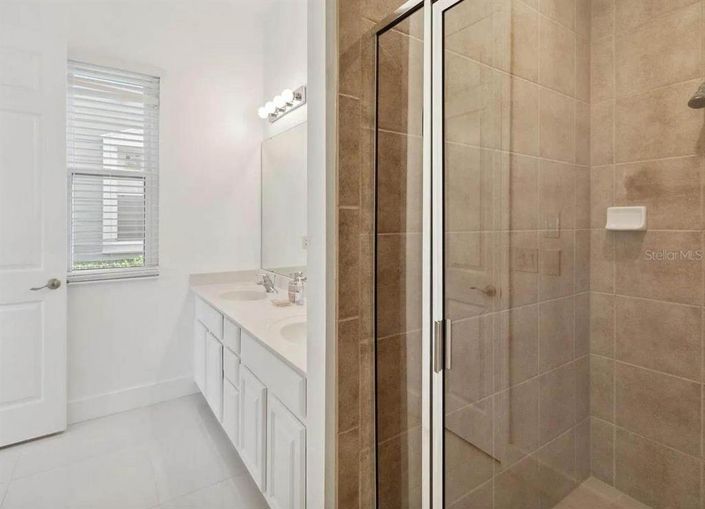 Image No.17-4 Bed Property for sale