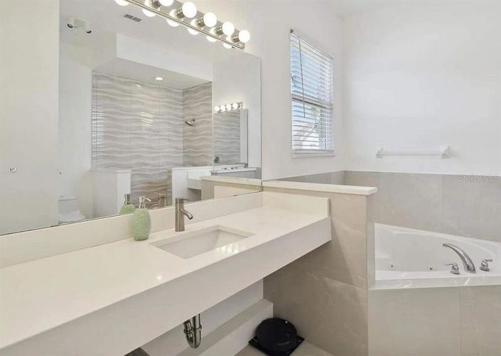 Image No.5-4 Bed Property for sale