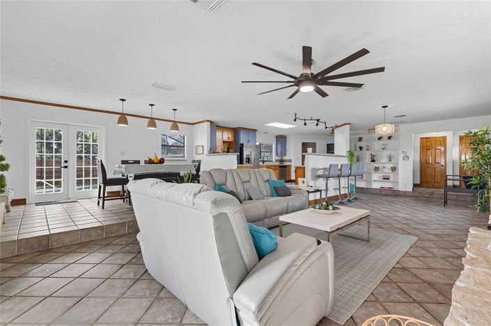 Image No.12-5 Bed Property for sale