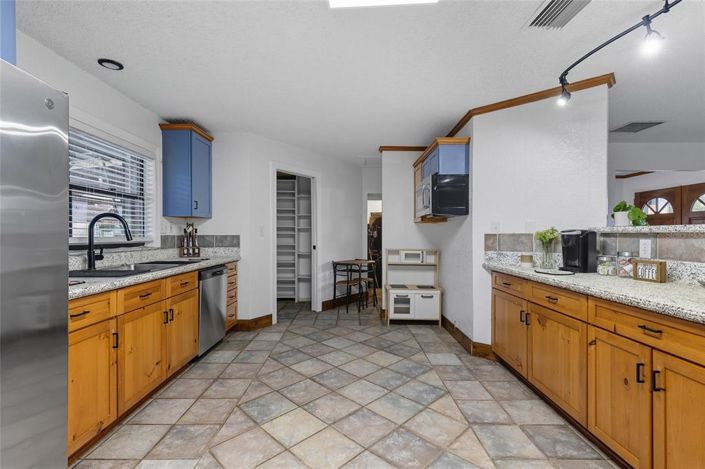 Image No.18-5 Bed Property for sale