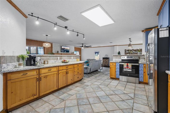 Image No.19-5 Bed Property for sale