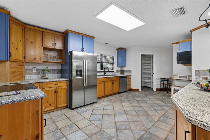 Image No.20-5 Bed Property for sale