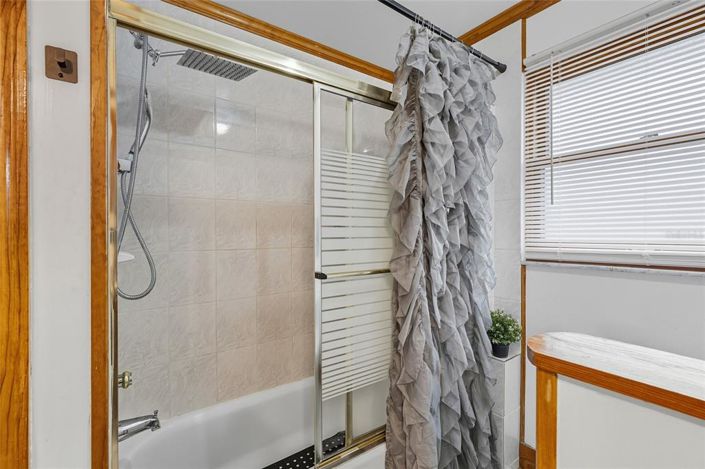 Image No.26-5 Bed Property for sale