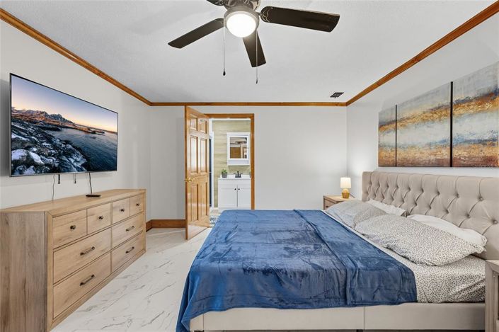 Image No.28-5 Bed Property for sale