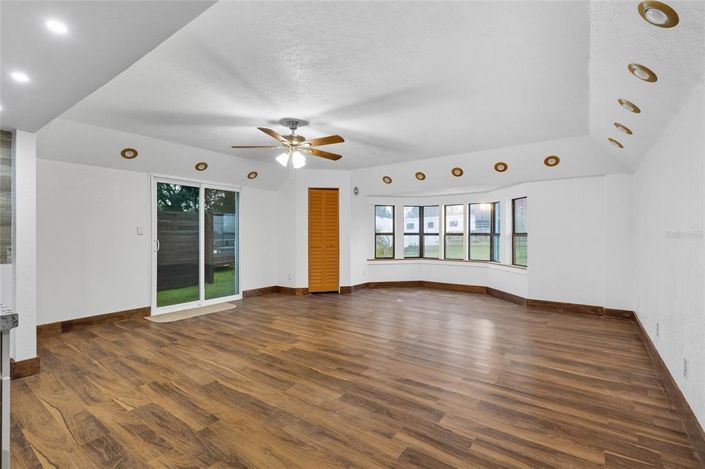 Image No.33-5 Bed Property for sale