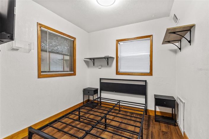 Image No.36-5 Bed Property for sale