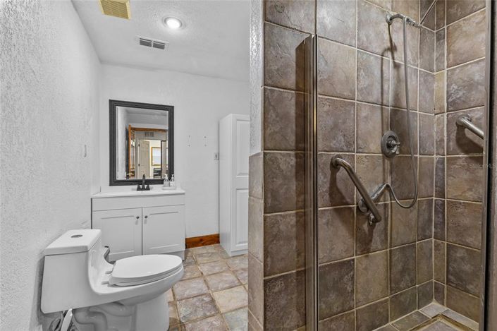 Image No.37-5 Bed Property for sale