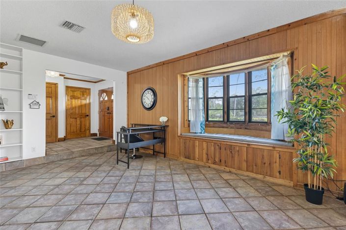 Image No.8-5 Bed Property for sale