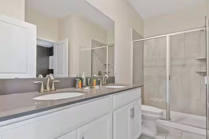 Image No.18-8 Bed Property for sale