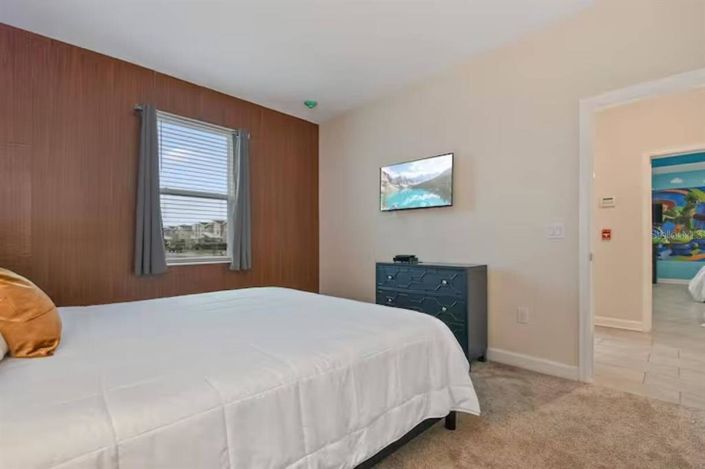 Image No.20-8 Bed Property for sale