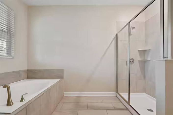 Image No.21-8 Bed Property for sale