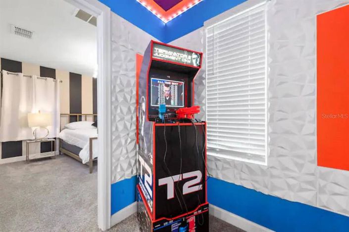 Image No.23-8 Bed Property for sale