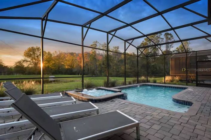 Image No.3-8 Bed Property for sale