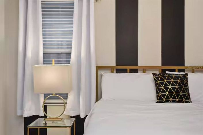 Image No.36-8 Bed Property for sale