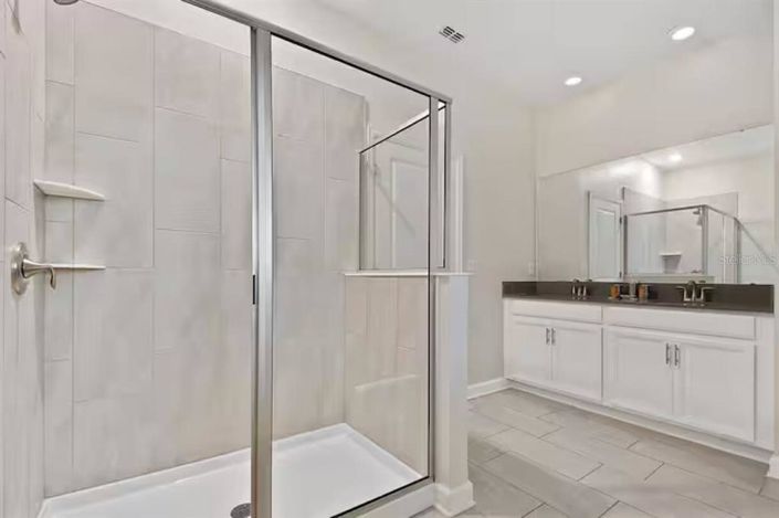 Image No.39-8 Bed Property for sale