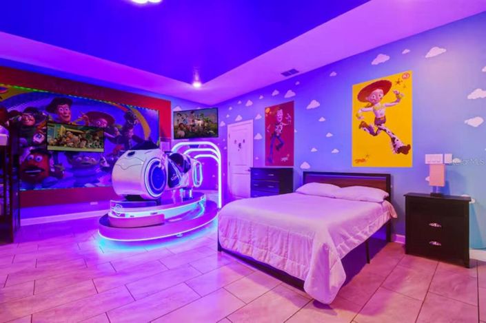 Image No.4-8 Bed Property for sale