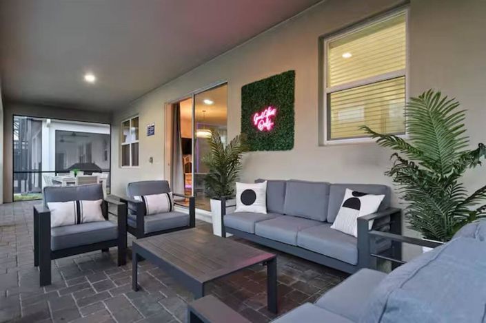 Image No.47-8 Bed Property for sale