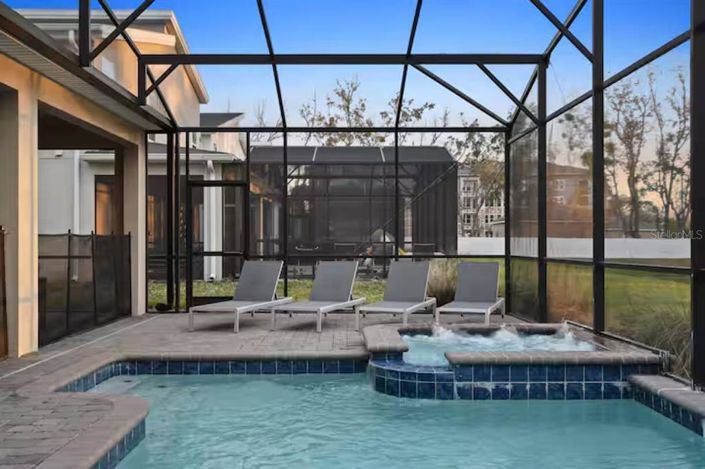 Image No.50-8 Bed Property for sale