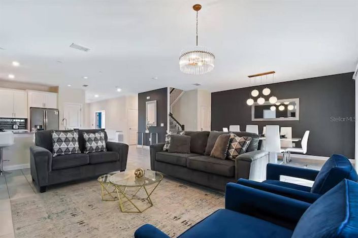 Image No.6-8 Bed Property for sale