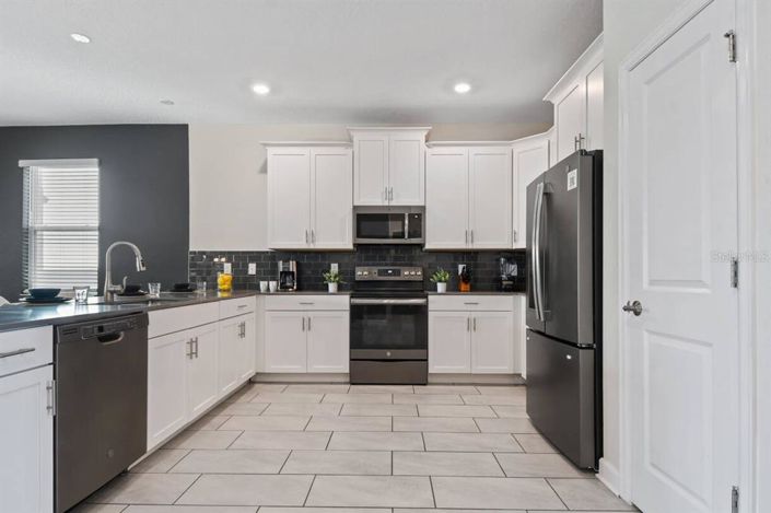 Image No.7-8 Bed Property for sale