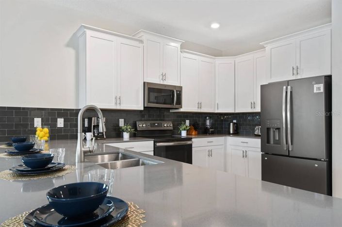 Image No.8-8 Bed Property for sale