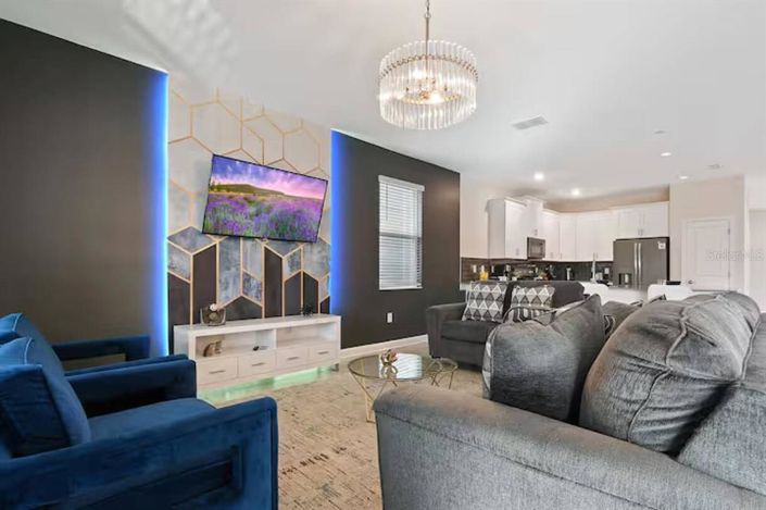 Image No.9-8 Bed Property for sale