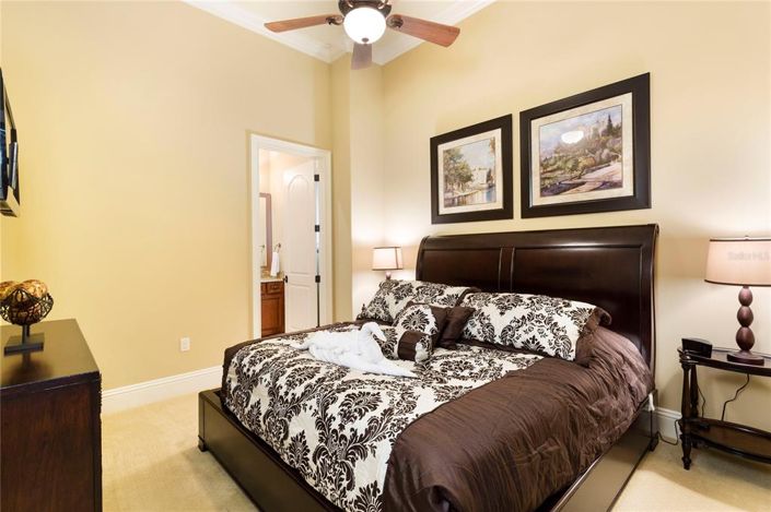 Image No.33-12 Bed Property for sale