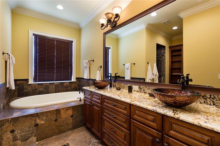 Image No.43-12 Bed Property for sale