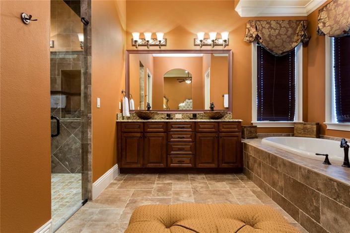 Image No.53-12 Bed Property for sale