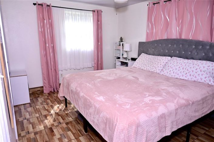 Image No.19-5 Bed Property for sale