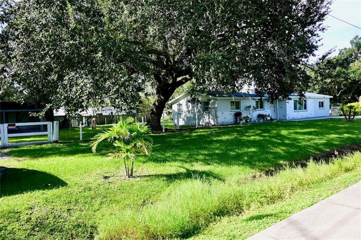 Image No.2-5 Bed Property for sale