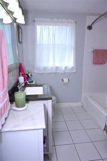 Image No.20-5 Bed Property for sale