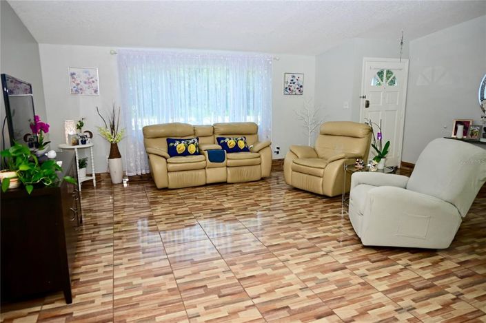 Image No.9-5 Bed Property for sale