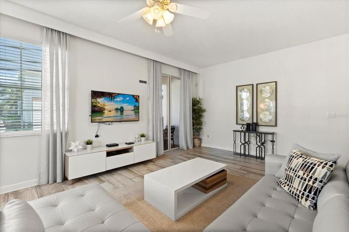 Image No.16-5 Bed Townhouse for sale